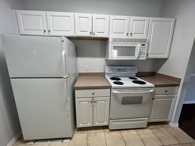 Building Photo - 5578 Metrowest Blvd