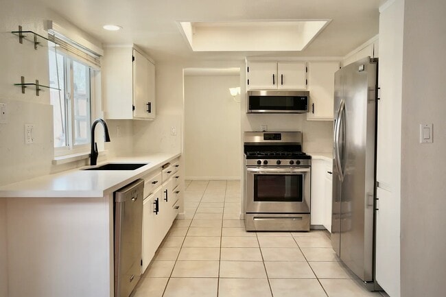 Building Photo - 127 Maple Rd