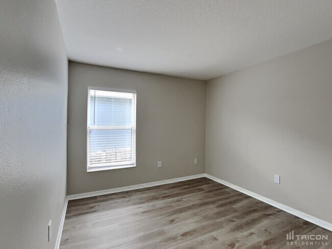 Building Photo - 14232 Colonial Lakes Dr