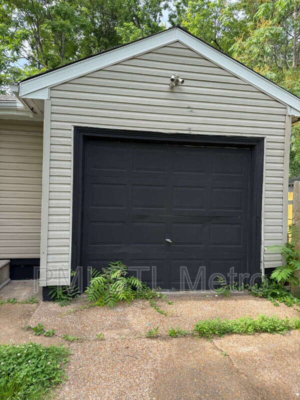 Building Photo - 10432 Balmoral Dr
