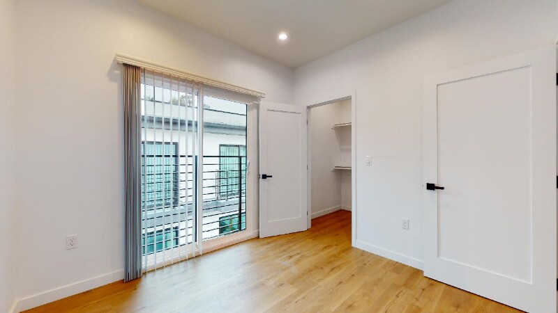 Building Photo - 1309 N Harvard Blvd