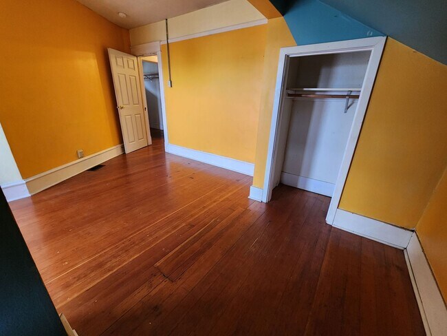 Building Photo - Spacious Units Across from WWU