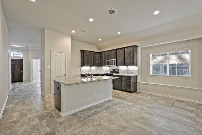 Building Photo - 8430 Sunset Isles Dr