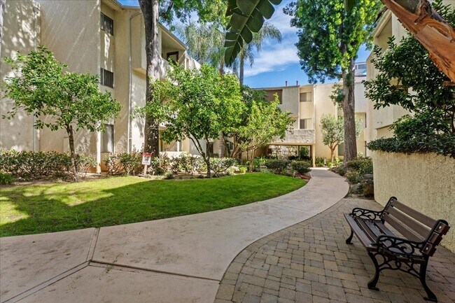 Building Photo - Bright Upper Level Encino Condo with Balcony, Fireplace, and Resort-Style Pool
