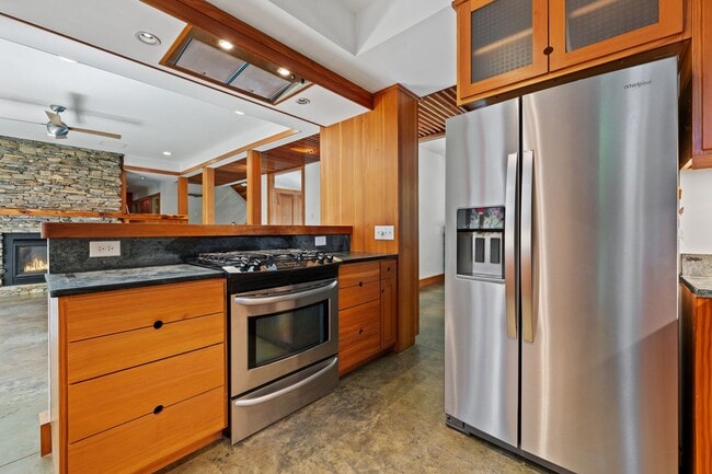 Building Photo - 817 Oasis Dr