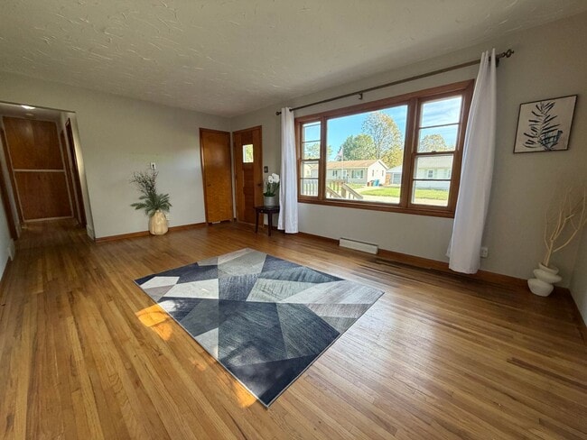 Primary Photo - 3bed, 1bath home for rent in quiet Waterlo...