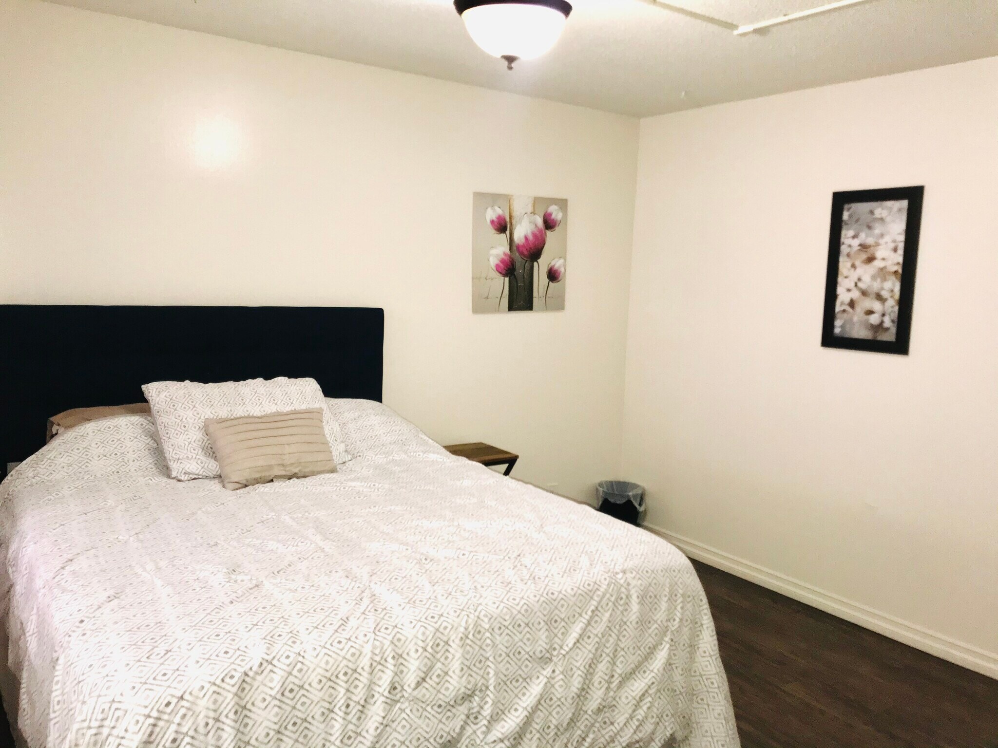 Building Photo - 324 E Spruce Ave