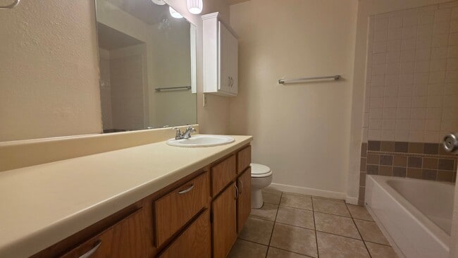 Building Photo - Comfortable 3 bedroom, 2 bath townhome AVA...