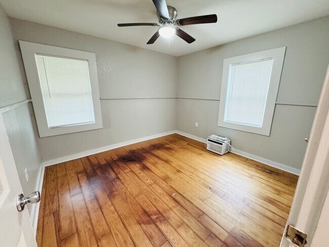 Building Photo - 3577 Mission Dr