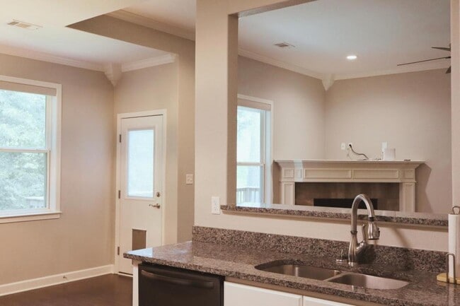 Building Photo - 205 Windcrest Cir