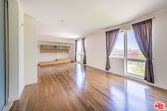 Building Photo - 1234 Wilshire Blvd