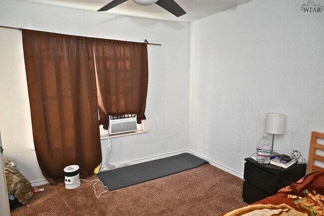 Building Photo - 902 Flood St