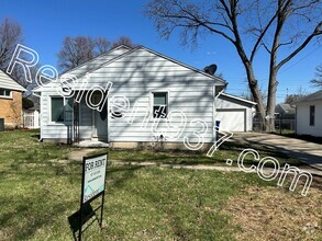 Building Photo - Updated 2 Bed 1 Bath in desired Belmont Area