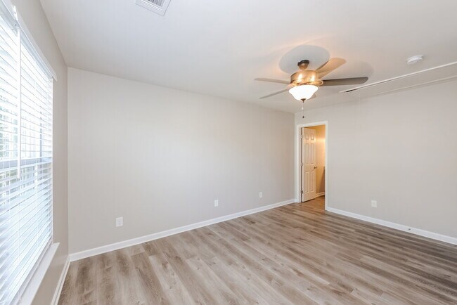 Building Photo - 122 Village Pkwy