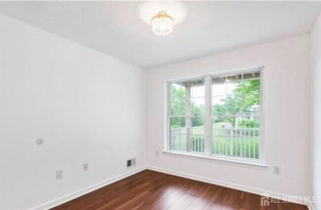 Building Photo - 106 Chariot Ct