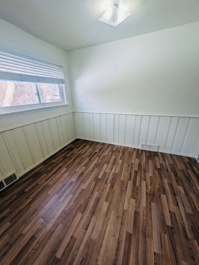 Building Photo - 1196 E Coldwater Rd