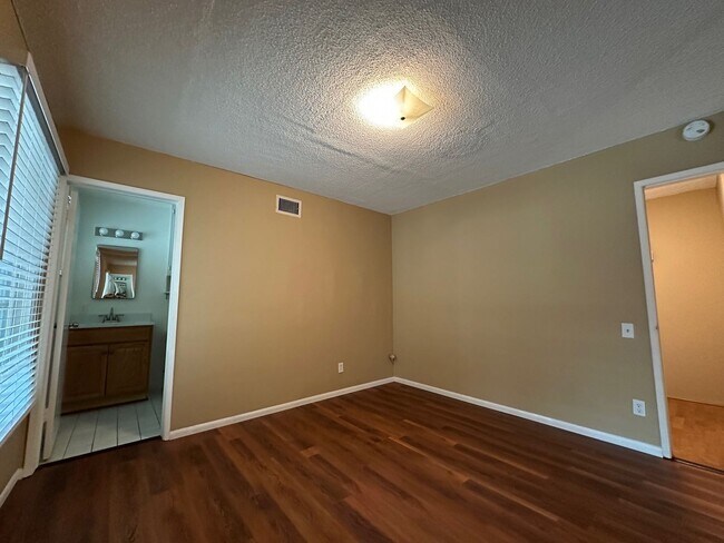 Building Photo - Stunning 5 bedroom tree lined cul-de-sac street in West Hills