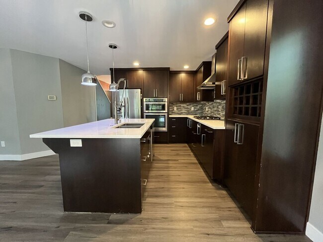Building Photo - Beautiful 5BD/3BA Home with Soaking Tub, Island Kitchen & Attached 2-Car Garage