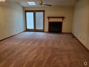 Building Photo - 2 BRM, 2.5 Bth Townhome in a quiet community!