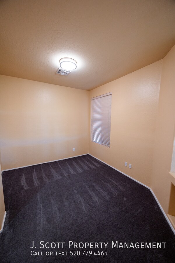 Building Photo - 18462 W Western Star Blvd