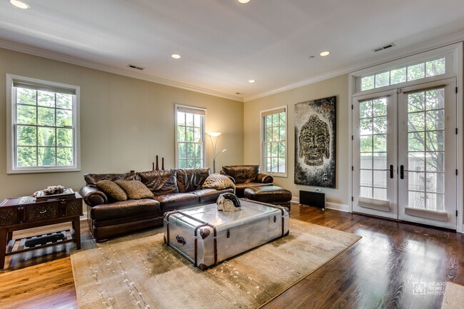 Building Photo - 932 Westmoor Rd