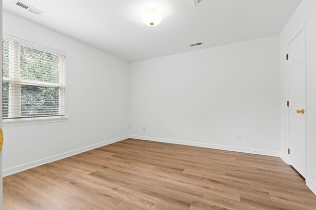 Building Photo - COMING SOON! Move-In Ready 3-Bed Home in V...