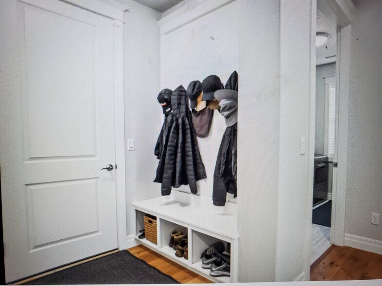 Building Photo - 1010 S 50th Ct