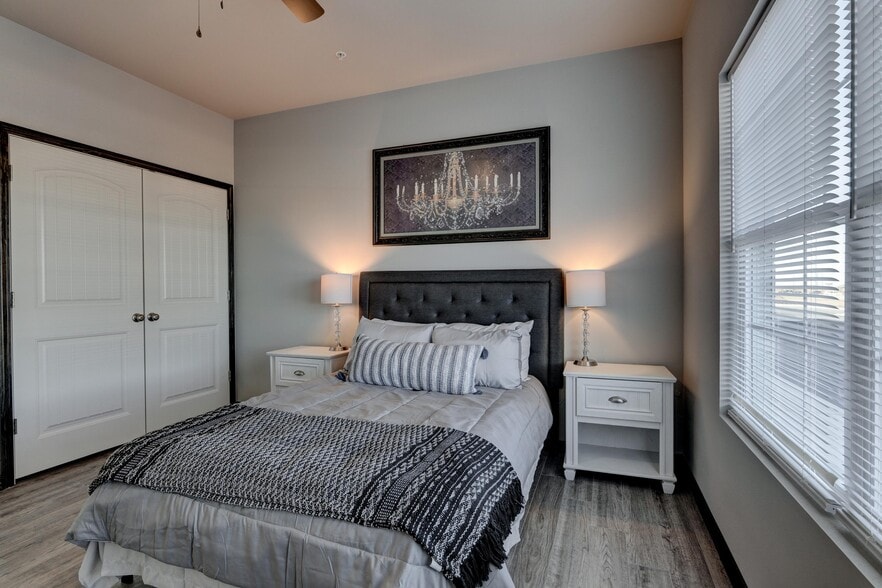 Building Photo - 5614 W 32nd St