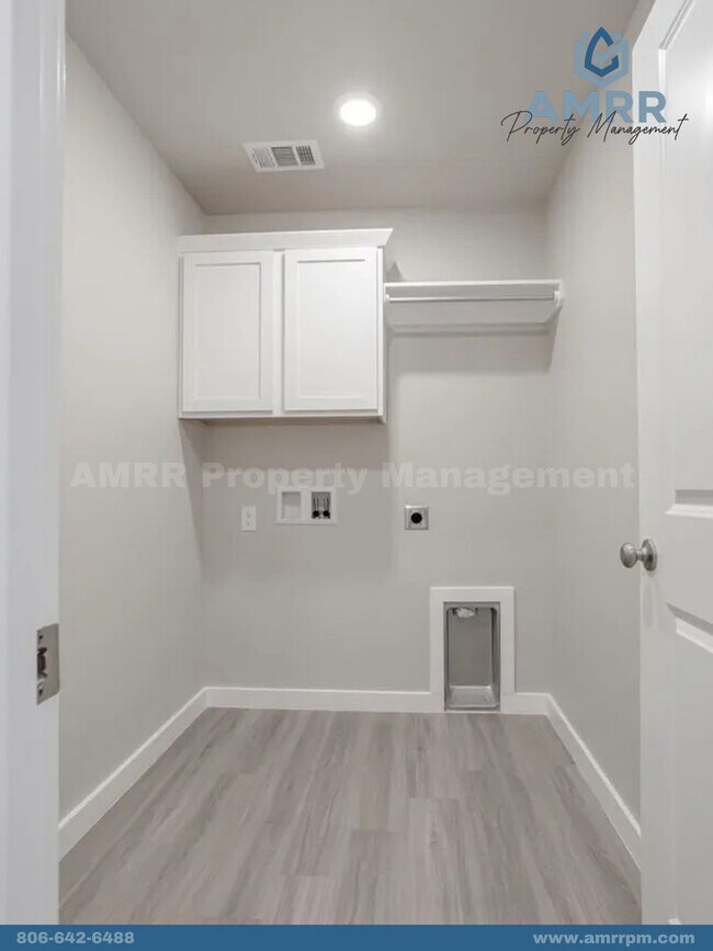 Building Photo - 3-Bedroom Home In Suburban-Style Neighborh...