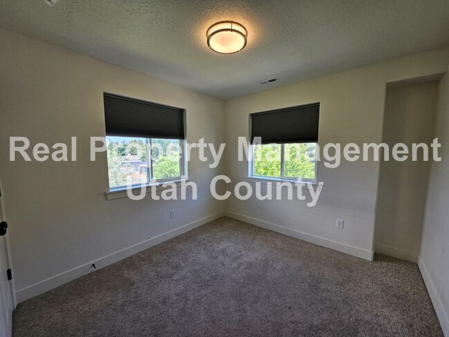 Building Photo - 986 E 1300 S