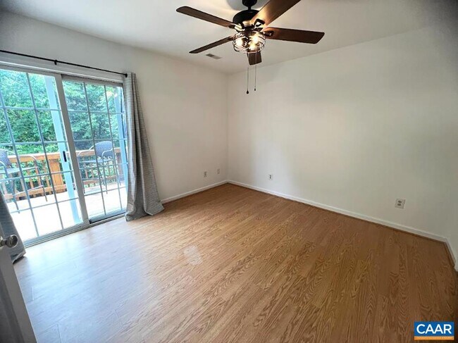 Building Photo - 123 Danbury Ct