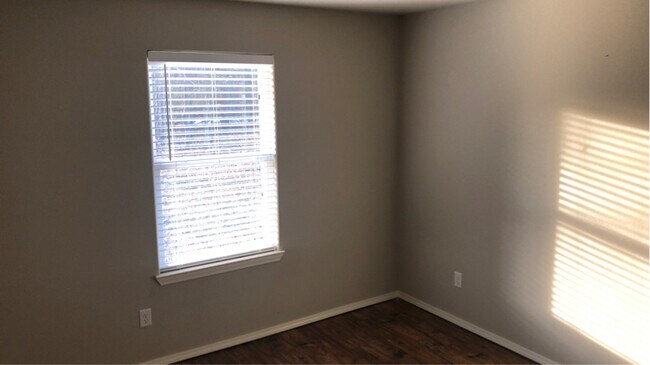 Building Photo - 169 Western Heights Cir
