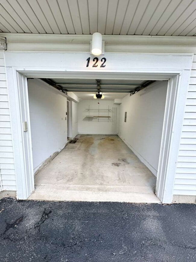 Building Photo - 122 Creston Cir