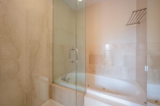 Building Photo - 1104 E 46th St