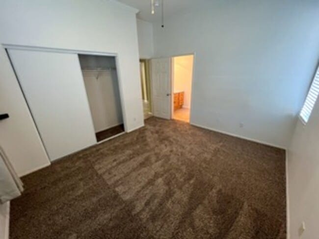 Building Photo - Stunning 2 bedroom Single-Story Home on Me...