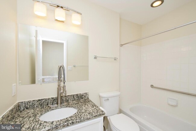 Building Photo - 6136 Summer Park Ln