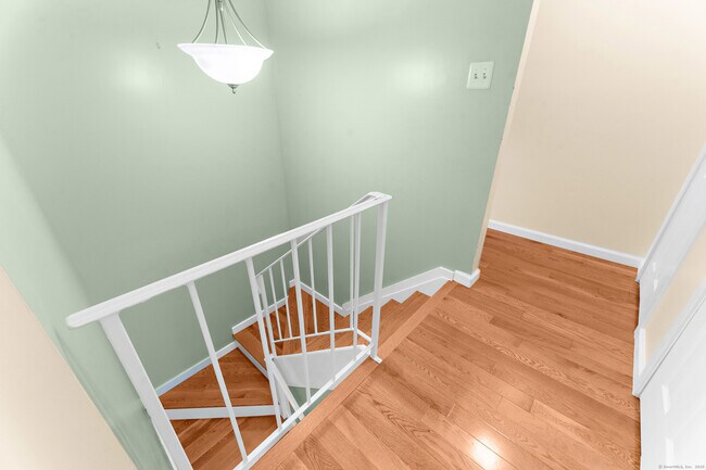 Building Photo - 31 Stevens Pl