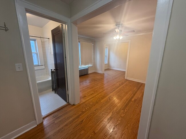 Building Photo - 18 E Northwest Hwy