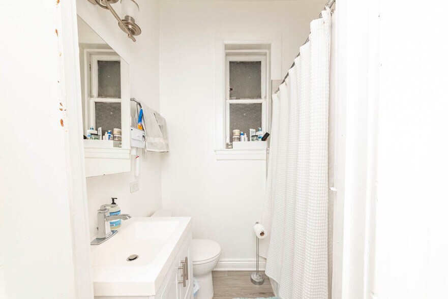 Building Photo - 1722 N Mohawk St