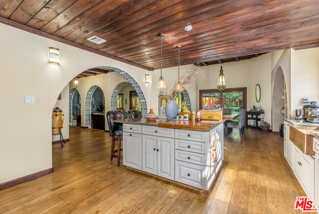 Building Photo - 3092 Laurel Canyon Blvd