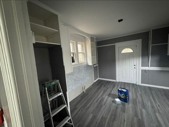 Building Photo - 114 S Carbon St