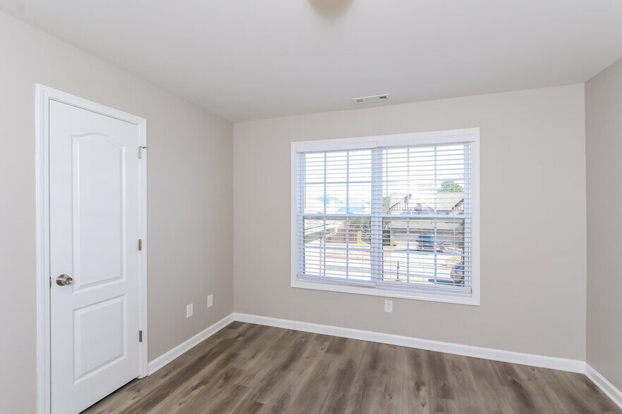Building Photo - 9105 Alden Dr