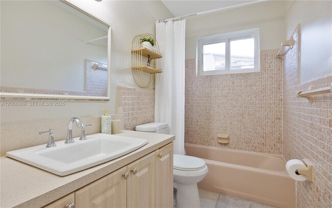 Building Photo - 609 S Crescent Dr