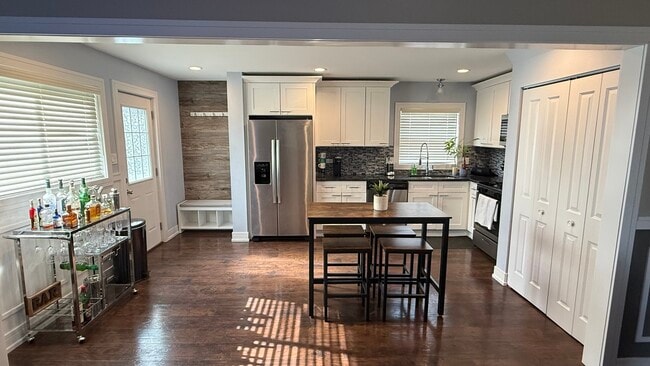 Building Photo - 8408 S Lorel Ave