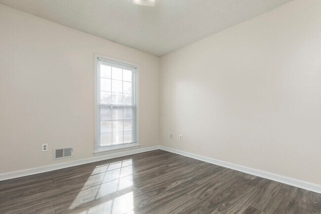Building Photo - 6715 Six Mile Ln