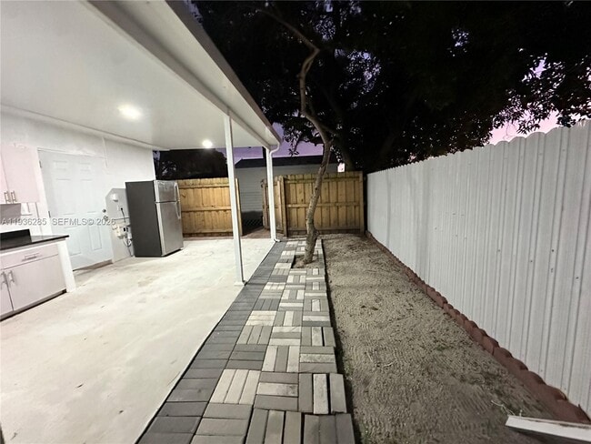 Building Photo - 1211 W 34th St