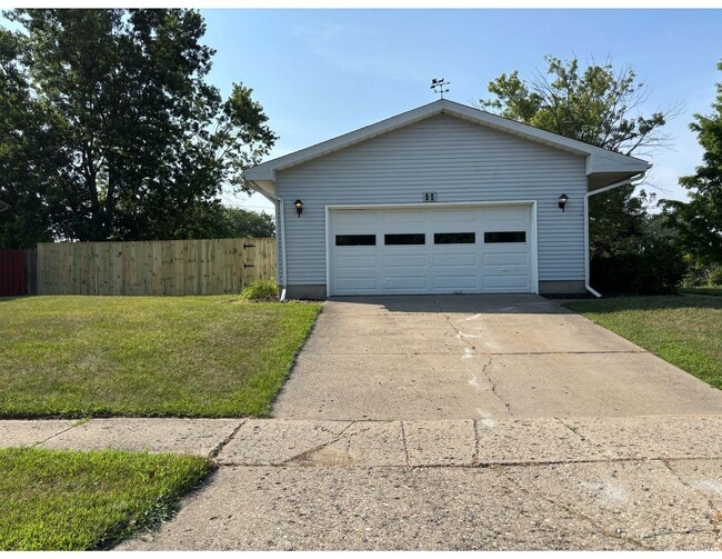 Building Photo - 3 bedroom, 1.5 bathroom Chelsea ranch - fr...