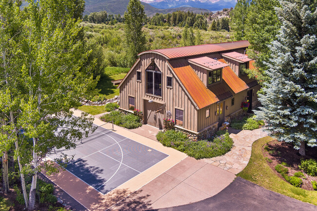 Building Photo - 1900-1902 Snowmass Creek Rd