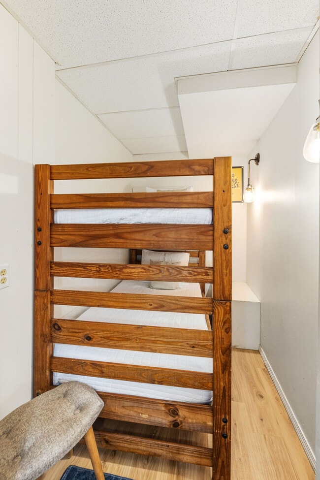 Building Photo - 38 Swanage Dr