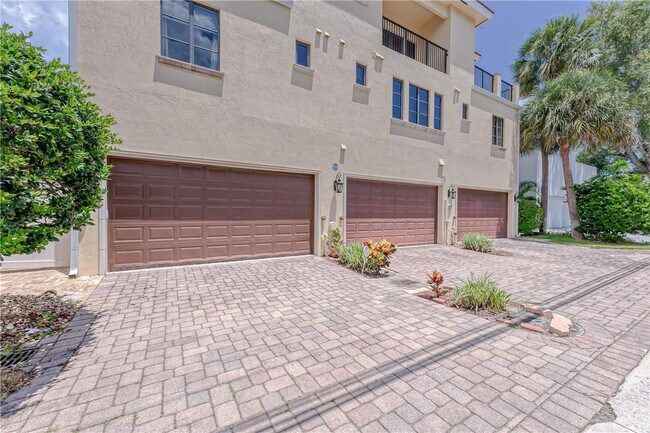 Building Photo - 1206 NE 1st St